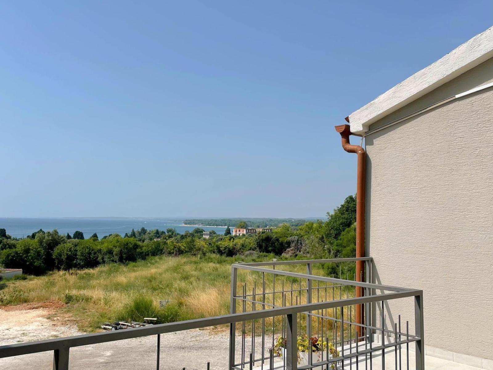 Caramel Comforts With Sea View In Stinjan Only 300 Meters From The Beach Pula Bagian luar foto