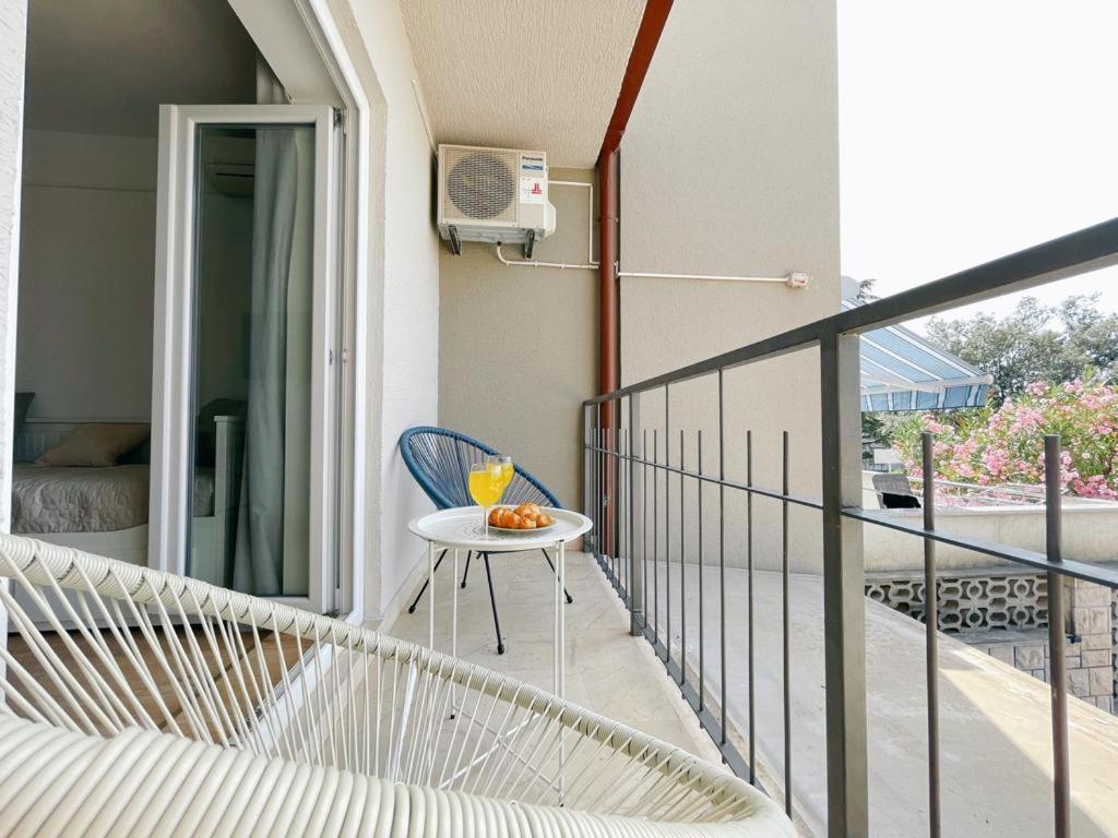 Caramel Comforts With Sea View In Stinjan Only 300 Meters From The Beach Pula Bagian luar foto
