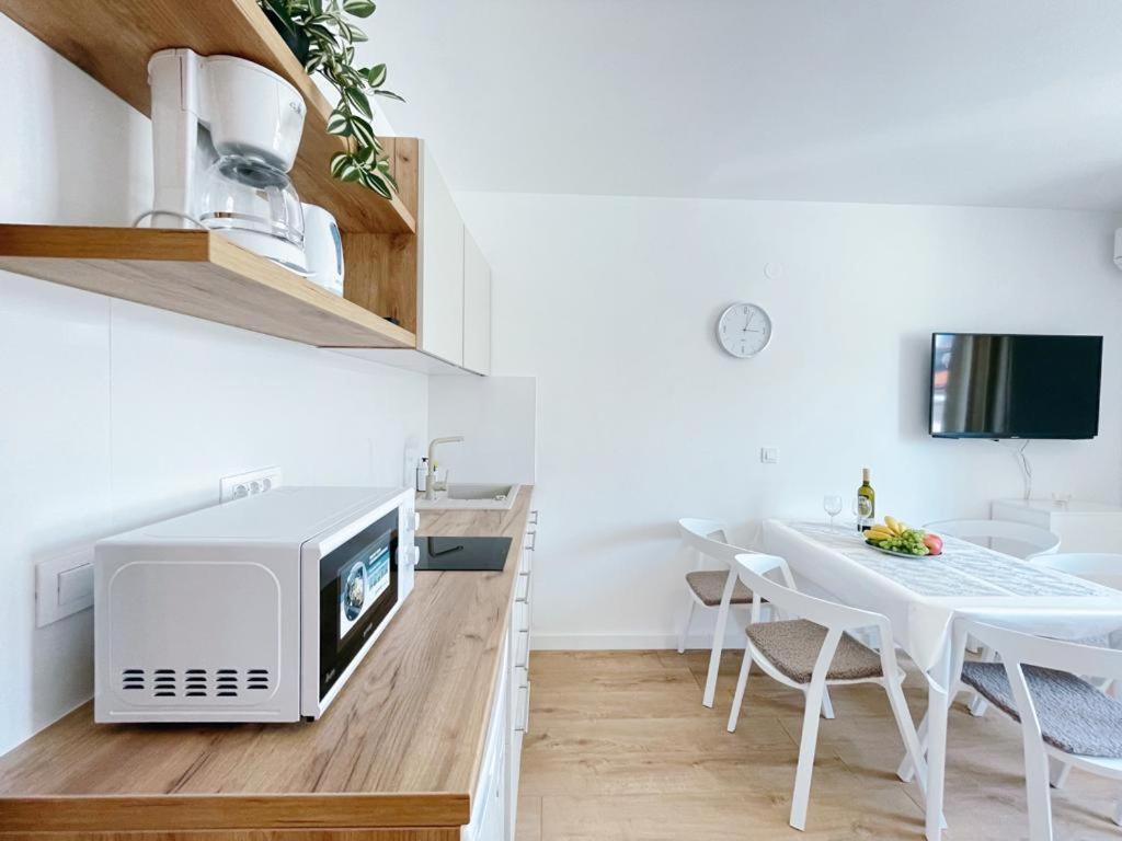 Caramel Comforts With Sea View In Stinjan Only 300 Meters From The Beach Pula Bagian luar foto