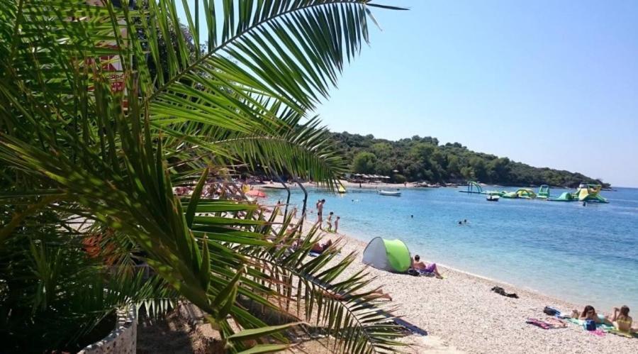 Caramel Comforts With Sea View In Stinjan Only 300 Meters From The Beach Pula Bagian luar foto
